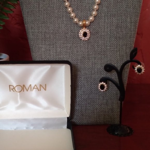 Vintage Signed Roman Cultured Pearl, Onyx & Austrian Crystal Necklace & Earrings - Picture 3 of 4